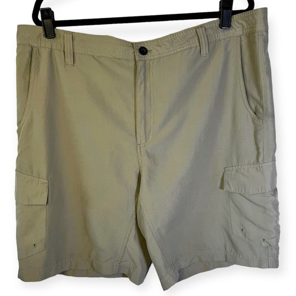 Magellan Water Repellent Fishing Cargo Shorts Size 38